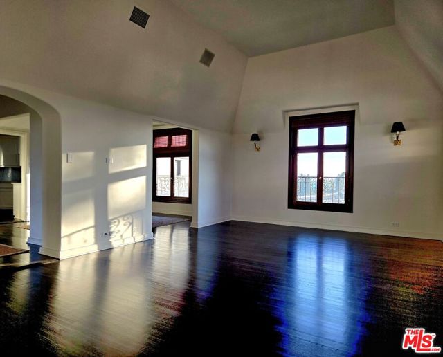 316 N Rossmore Avenue, Los Angeles CA: https://media.crmls.org/mediaz/4b18bcae-67ce-4ab0-ba55-f8a870de90dd.jpg