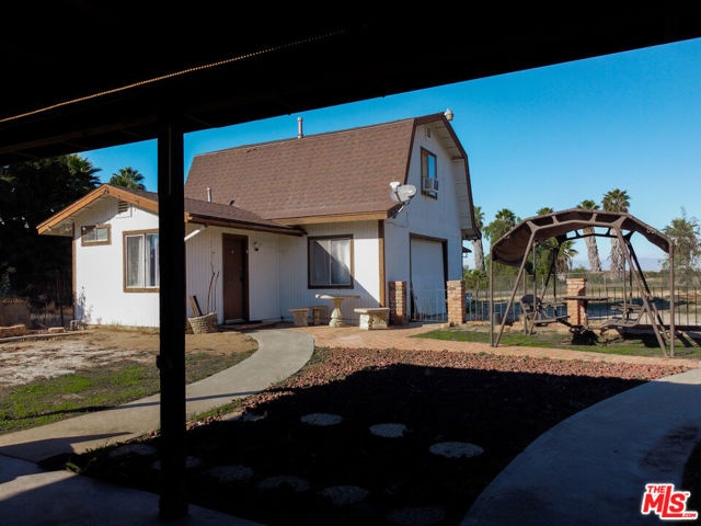 16065 Porter Avenue, Riverside CA: https://media.crmls.org/mediaz/4b18ebc4-494d-44c2-bbef-4590d9951b3d.jpg