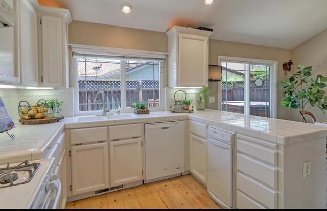 18240 Ransen Court, Morgan Hill CA: https://media.crmls.org/mediaz/4b18ffec-498c-4040-b44e-36e59213b1c1.jpg