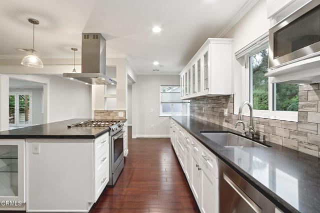 Detail Gallery Image 11 of 31 For 1255 Oak Circle Dr, Glendale,  CA 91208 - 3 Beds | 2 Baths