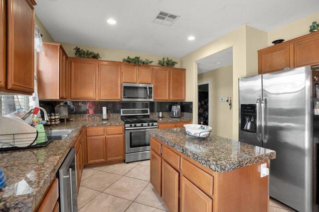 83554 Big Bear Place, Coachella CA: https://media.crmls.org/mediaz/4b1a6d3d-1757-46e7-abd5-03f9f6cb8b7b.jpg