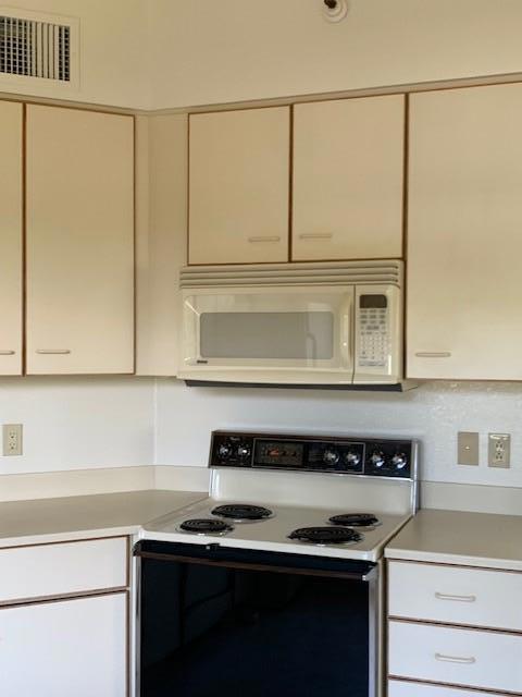 1 Baldwin Avenue, San Mateo CA: https://media.crmls.org/mediaz/4b1a9f2f-51e8-4526-b957-d635a6a452b0.jpg