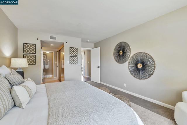 102 Northcreek Cir, Walnut Creek CA: https://media.crmls.org/mediaz/4b1ac745-ae66-48f4-b538-a51bd2e5d960.jpg
