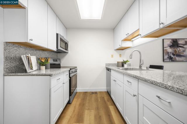 505 Ridgeview Ct, Pleasant Hill CA: https://media.crmls.org/mediaz/4b1b2be1-220f-491d-a6d0-fe4b5d22ee3d.jpg