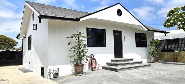1121 La Puerta Street, Los Angeles CA: https://media.crmls.org/mediaz/4b1b4da0-da25-461f-8166-b5df298e8604.jpg