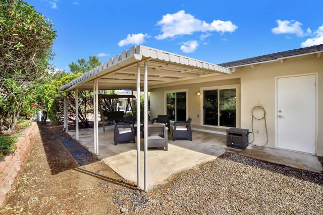 12093 Callado Dr, San Diego CA: https://media.crmls.org/mediaz/4b1be9d0-bbf1-436a-8026-3bbcd89e17f8.jpg