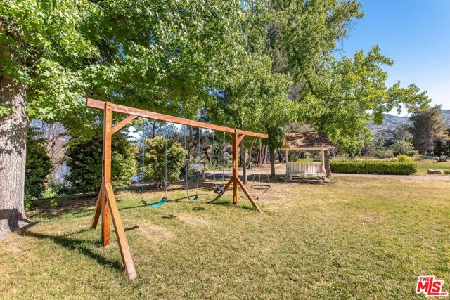 2344 Laguna Circle Drive, Agoura CA: https://media.crmls.org/mediaz/4b1c7872-27bd-49bd-bd86-fb80e715489c.jpg