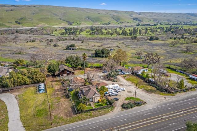 584585 Monterey Road, Morgan Hill CA: https://media.crmls.org/mediaz/4b1d148b-a717-4d64-921b-e9c29b659295.jpg