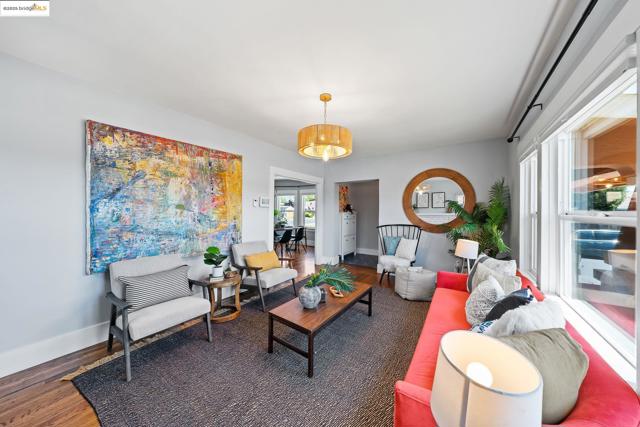 1547 68Th Ave, Oakland CA: https://media.crmls.org/mediaz/4b1dcb71-3044-40ff-a7fe-4defc5eb7727.jpg