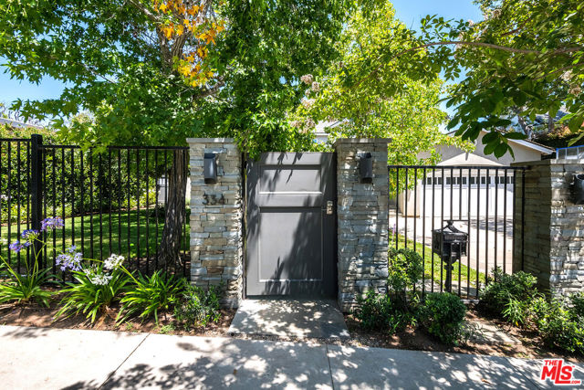 334 S Westgate Avenue, Los Angeles CA: https://media.crmls.org/mediaz/4b1de14d-f57b-4985-a5a8-cdad31e4adcd.jpg