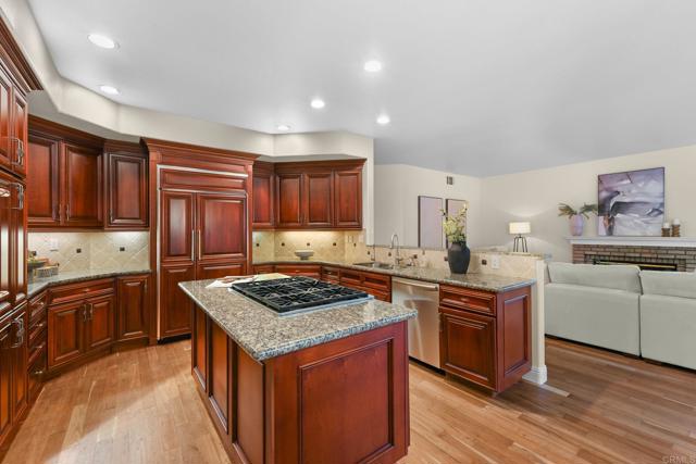 Detail Gallery Image 12 of 51 For 6990 Blue Orchid Ln, Carlsbad,  CA 92011 - 5 Beds | 4 Baths