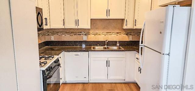 1141 47 Reed Ave, San Diego CA: https://media.crmls.org/mediaz/4b1ec1ae-1ca3-4140-81ba-52105319ac84.jpg