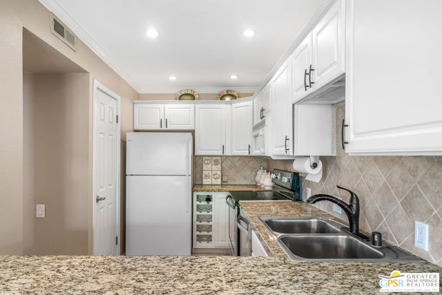 2557 N Whitewater, Palm Springs CA: https://media.crmls.org/mediaz/4b204106-a429-411e-b975-fdc032acb8af.jpg
