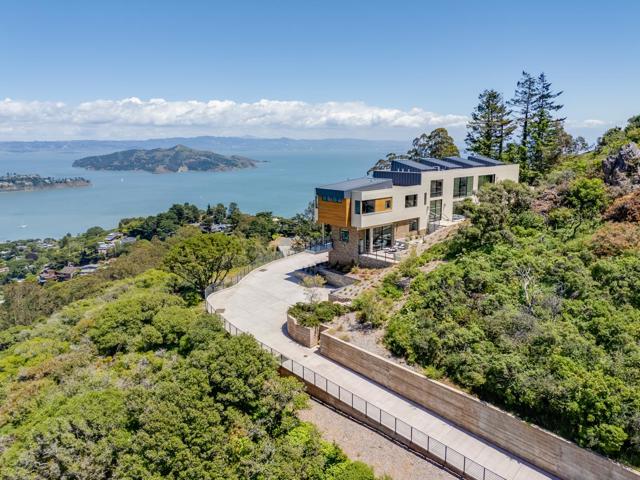 3 Wolfback Ridge Road, Sausalito CA: https://media.crmls.org/mediaz/4b206fc6-b016-4059-8603-efd49c4fe140.jpg