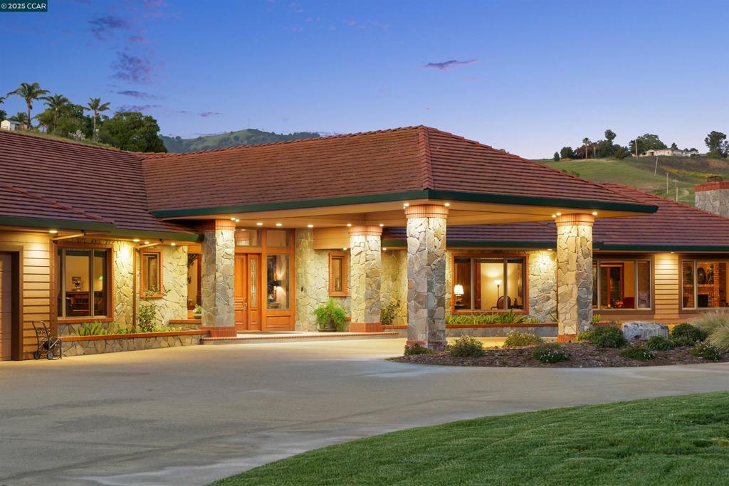5885 Bruce Drive