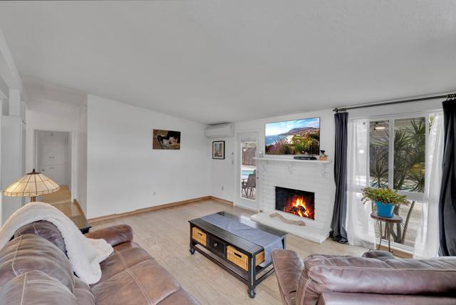 13834 Tobiasson Rd, Poway CA: https://media.crmls.org/mediaz/4b20f898-6caf-4219-ab41-0616235def40.jpg