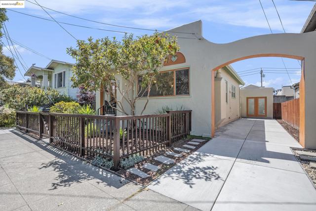 Image 2 of 28 For 1252 Russell St