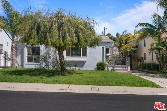 8420 Bleriot Avenue, Los Angeles CA: https://media.crmls.org/mediaz/4b2140fd-0587-4d8a-b8fb-166d079ef112.jpg