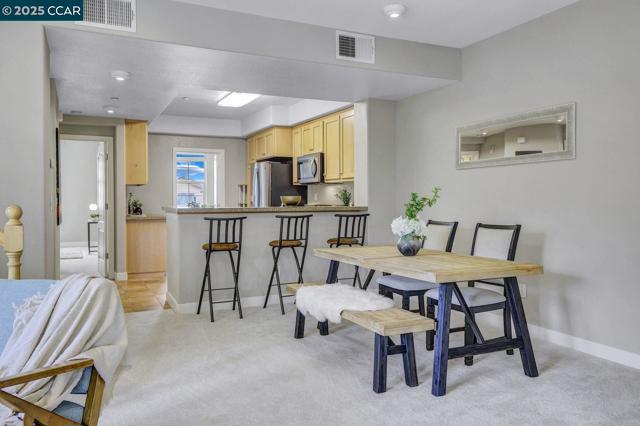 6130 Old Quarry Loop, Oakland CA: https://media.crmls.org/mediaz/4b2265c6-3f6e-4f28-8536-ee57f2777f40.jpg