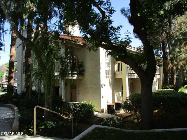 637 Indian Oak Lane, Oak Park CA: https://media.crmls.org/mediaz/4b22ff36-0809-4841-a23a-7a98fb42e286.jpg