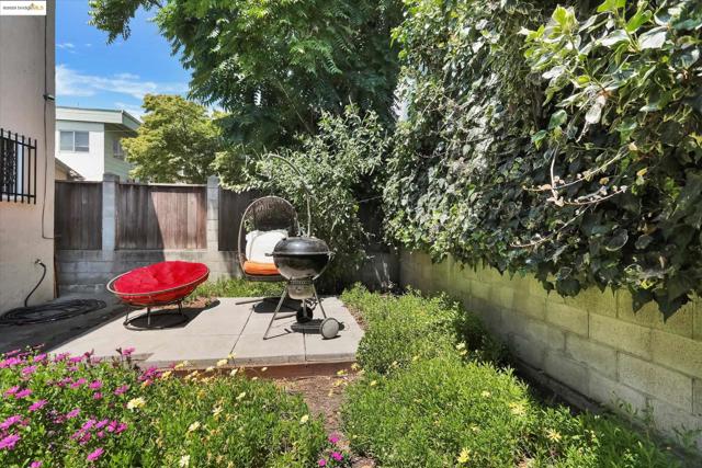 6610 Bancroft Avenue, Oakland CA: https://media.crmls.org/mediaz/4b230c87-8c2f-4aff-a61c-4f94002c673c.jpg