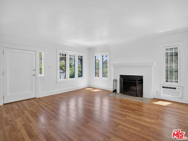 2565 Glen Green Street, Los Angeles CA: https://media.crmls.org/mediaz/4b232592-4e79-4028-bcec-dbeb05335429.jpg