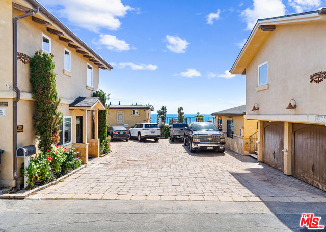 729 Ocean Front, Laguna Beach CA: https://media.crmls.org/mediaz/4b23629d-f347-470c-8b14-105e55462fe6.jpg