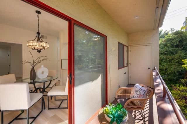 10 9th Avenue, San Mateo CA: https://media.crmls.org/mediaz/4b247f40-f2db-4874-bbd6-70d2d418d09f.jpg