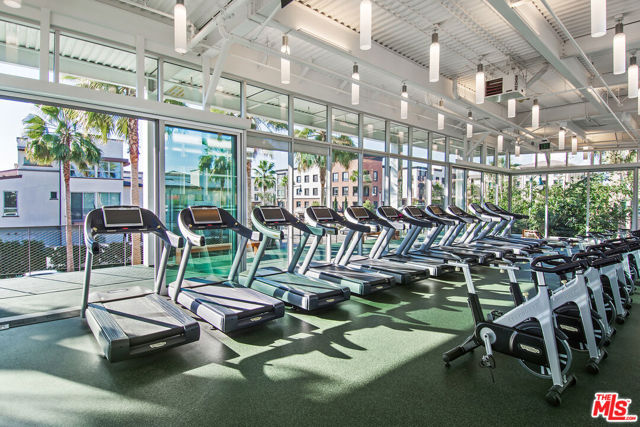 5831 Seawalk Drive, Playa Vista CA: https://media.crmls.org/mediaz/4b24fa71-d654-4d4f-ade8-e1271d0b37f0.jpg