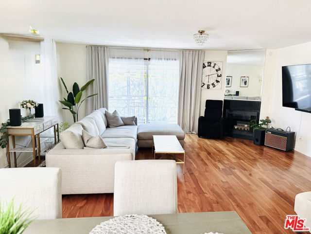 Drew Fenton | 11907 Darlington Avenue Los Angeles CA | MLS: 7264256
