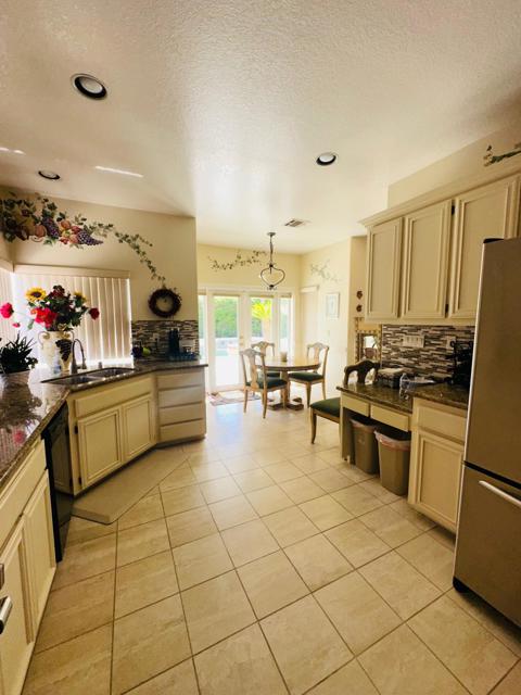77671 Barons Circle, Palm Desert CA: https://media.crmls.org/mediaz/4b25475c-4e0d-4ae4-8078-2772d6d5ebb5.jpg