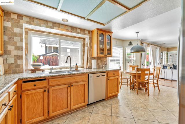 4452 Pronghorn Ct, Antioch CA: https://media.crmls.org/mediaz/4b254a1f-d9b7-440d-89bf-ba5812132ef2.jpg