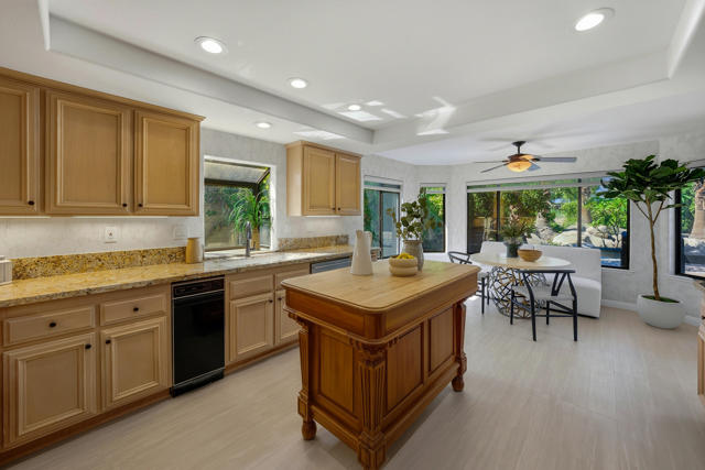 75720 Mclachlin Circle, Palm Desert CA: https://media.crmls.org/mediaz/4b255e6f-68b0-43fd-8a12-0f57119999db.jpg