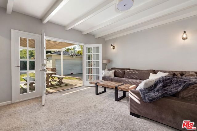 4219 Saugus Avenue, Sherman Oaks CA: https://media.crmls.org/mediaz/4b25e0c6-3fcc-4913-91be-94b40aeb2209.jpg