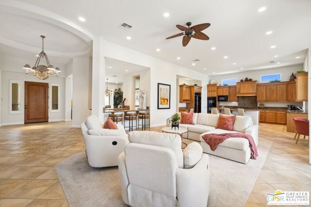 1 Toscana Way, Rancho Mirage CA: https://media.crmls.org/mediaz/4b268825-bd3e-469d-9a9f-7840680cecf8.jpg