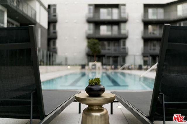 3425 W OLIVE Avenue, Burbank CA: https://media.crmls.org/mediaz/4b26e780-bd53-4668-bce2-056a9270d5dd.jpg