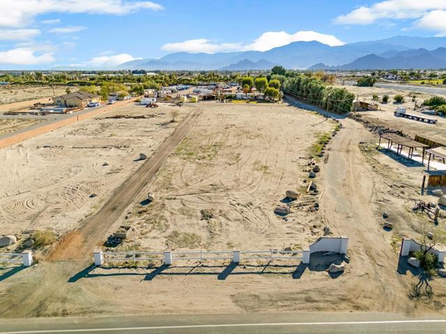 79505 Avenue 38, Indio CA: https://media.crmls.org/mediaz/4b26ef36-f7bd-465f-a903-bef5bf36d8d7.jpg