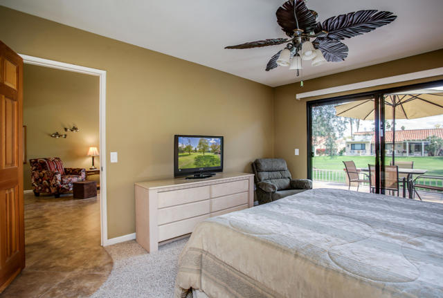 40553 Pebble Beach Circle, Palm Desert CA: https://media.crmls.org/mediaz/4b26f052-80dd-4550-87b4-1238444473cb.jpg