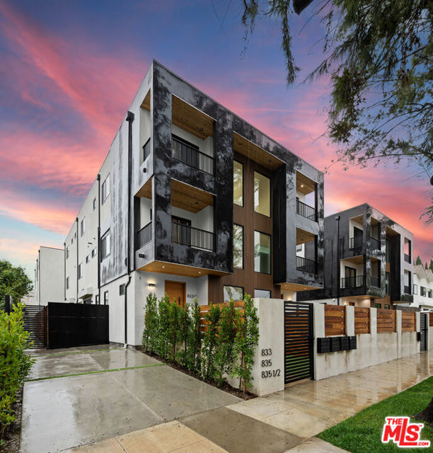 841 N Mccadden Pl, Los Angeles CA: https://media.crmls.org/mediaz/4b27791e-4815-4c4c-a716-86b990adf53d.jpg