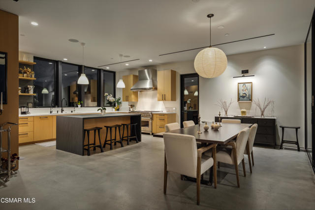 33433 Decker School Road, Malibu CA: https://media.crmls.org/mediaz/4b277b09-5cf1-4c36-9f4b-4c61e6871479.jpg