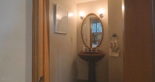 2442 Valley Meadow Drive, Oak View CA: https://media.crmls.org/mediaz/4b27e70b-98a5-4d92-baa3-004acc85b0f2.jpg