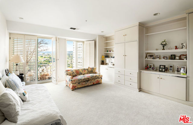 10580 Wilshire Boulevard, Los Angeles CA: https://media.crmls.org/mediaz/4b280124-d094-4129-a897-3f1190391a19.jpg