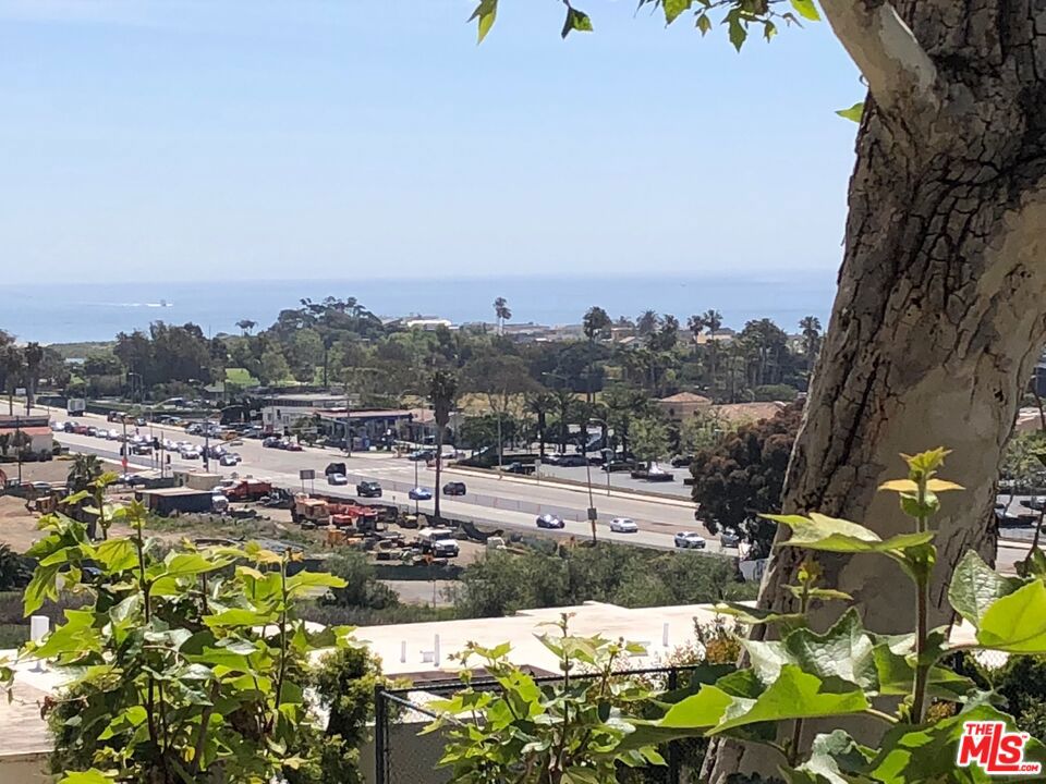 https://media.crmls.org/mediaz/4b282460-7a11-4949-8d0b-89b494b6c4d1.jpg?preset=X-Large