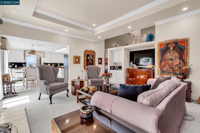 117 Alta Mesa Ct, Moraga CA: https://media.crmls.org/mediaz/4b294d25-1511-4469-836a-3870ce82ce4b.jpg