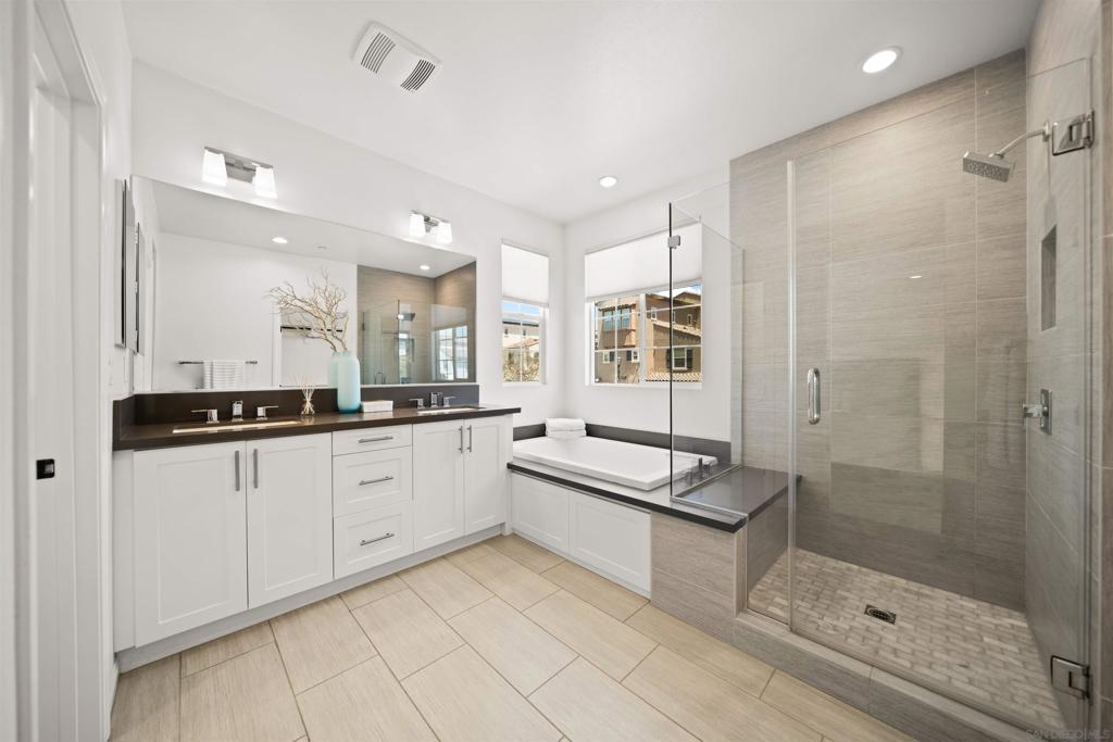 MLS #250027413SD img 26