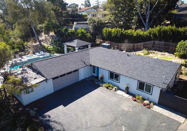 455 Glencrest Dr, Solana Beach CA: https://media.crmls.org/mediaz/4b2b022b-6573-403f-a006-b1874314b1b7.jpg