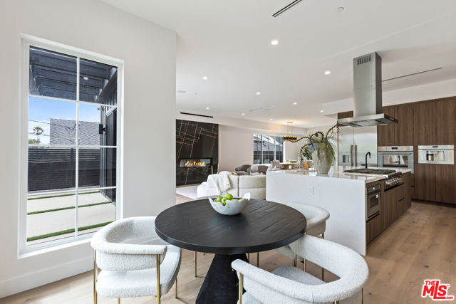 908 Rosecrans Avenue, Manhattan Beach CA: https://media.crmls.org/mediaz/4b2b256d-1508-4eef-80ae-8062135910f3.jpg
