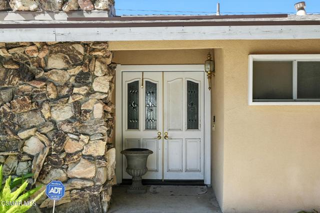 2049 Stanford Drive, Simi Valley CA: https://media.crmls.org/mediaz/4b2b6180-4bec-46a4-bb13-26129e130dcf.jpg