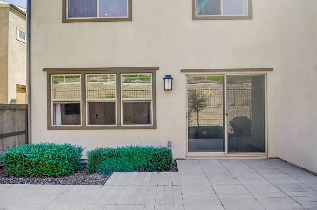 2304 Trevi Cir, Chula Vista CA: https://media.crmls.org/mediaz/4b2ba239-4125-4443-9e0a-07b8aacf7a9d.jpg