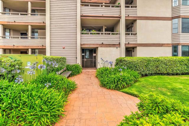 3130 Avenida de Portugal 101, San Diego CA: https://media.crmls.org/mediaz/4b2babf0-0a92-4060-942d-9c8b4a9c915b.jpg